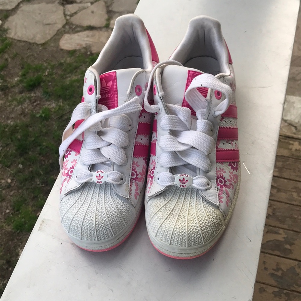 Rare adidas pink shell top super star sneakers!